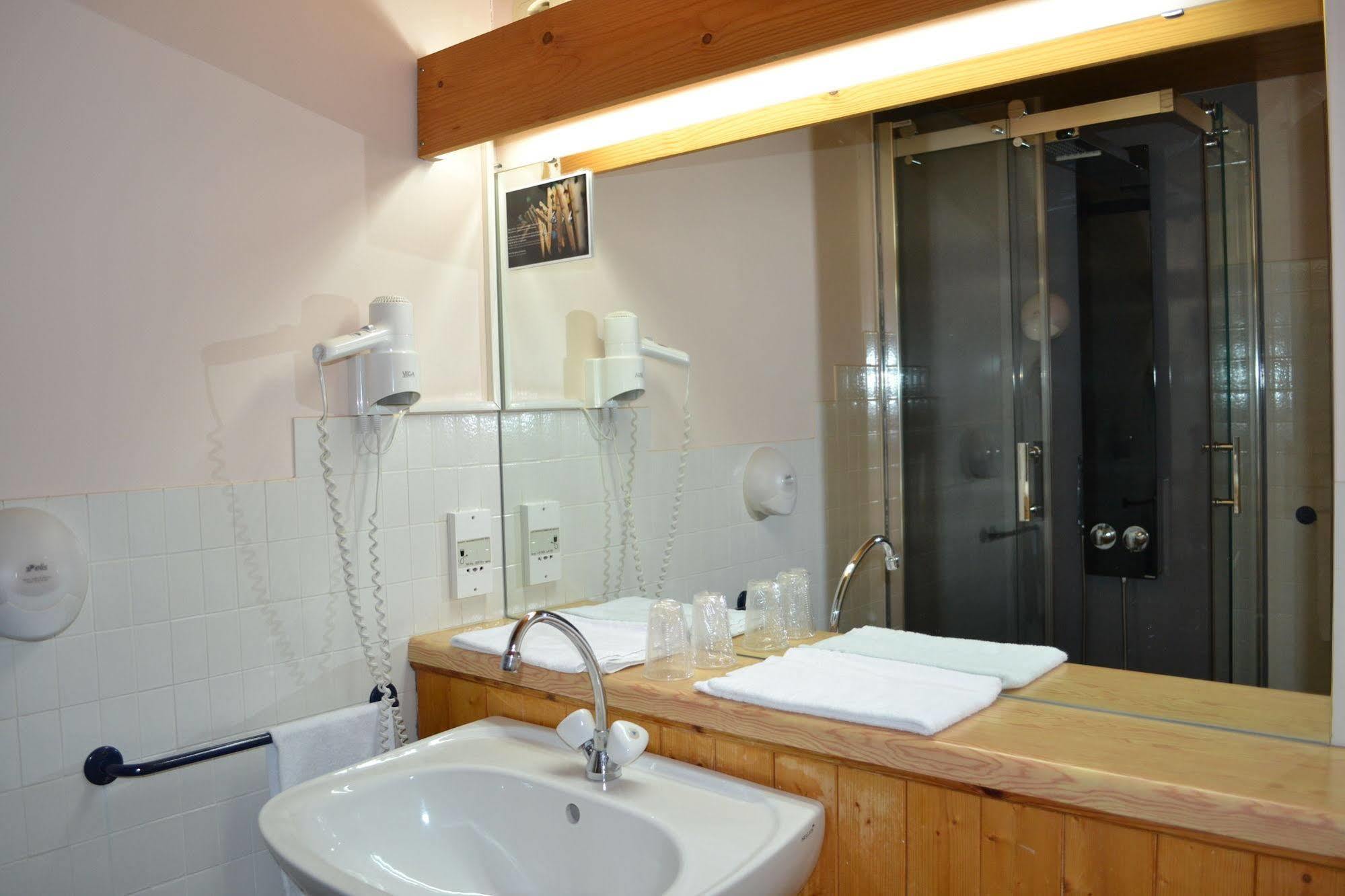 Hotel Du Golf Roanne Bagian luar foto