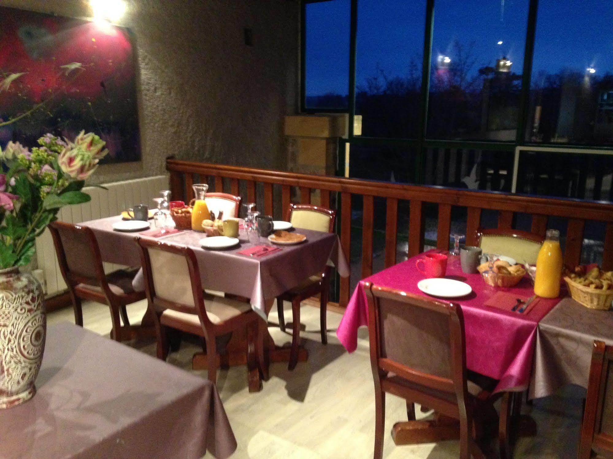 Hotel Du Golf Roanne Bagian luar foto