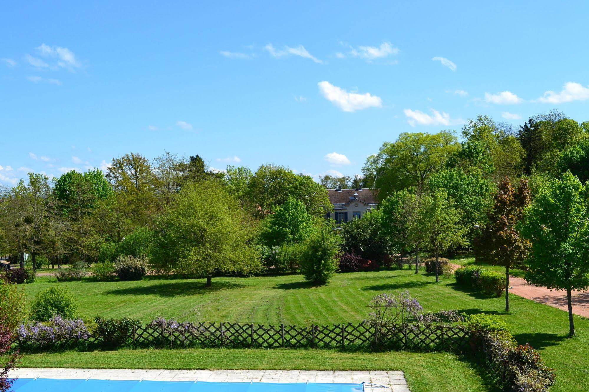 Hotel Du Golf Roanne Bagian luar foto